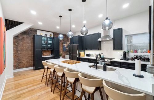 Bloomfield House | Spacious 6-bedroom house in charming Pittsburgh with AC