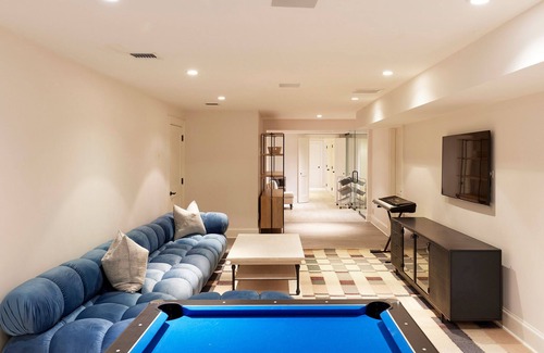 Wainscott House | Spacious 6-bedroom house in charming Wainscott walking distance to beach