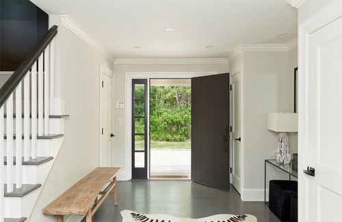 Wainscott House | Spacious 6-bedroom house in charming Wainscott walking distance to beach