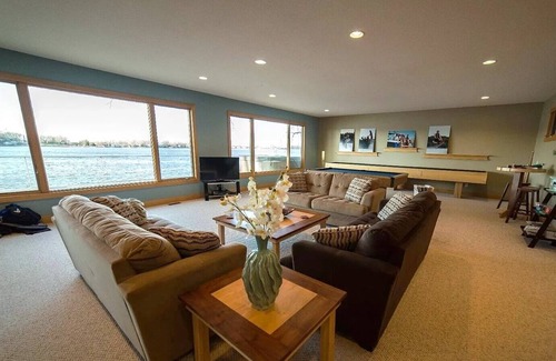 Ventura House | Spacious 6 Bedroom Lake Front Home with Beautiful Lake Views!