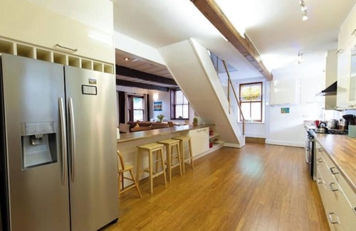 Ainley Top House | Spacious 7 Bed House Sleeps 6 - Perfect Retreat