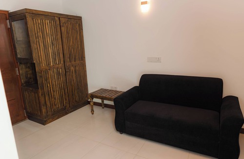 Hikkaduwa Hotel | Spacious 7-bedroom Private Rooms in a Villa in serene Hikkaduwa with AC -