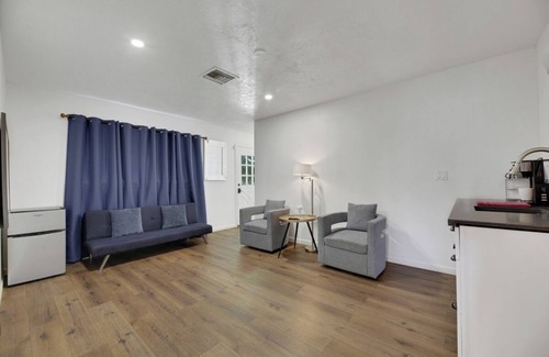 Rancho Oakey House | Spacious 9-bedroom house in Las Vegas 15 min to The Strip!