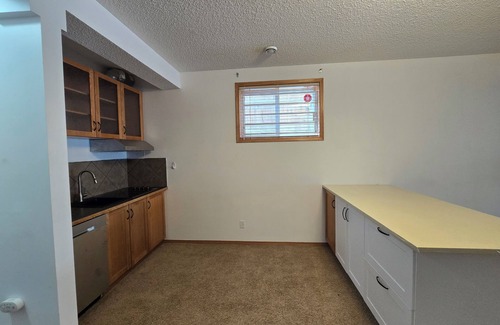 Cranston Villa | spacious affordable waterfront walkout lower floor villa