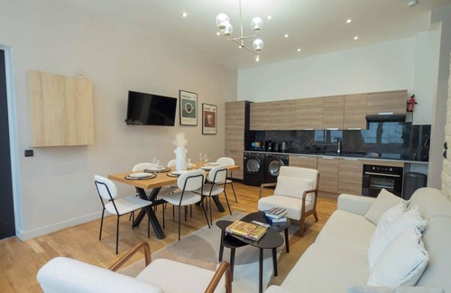 Strasbourg -Saint-Denis Apartment | Spacious Air-conditioned Apartment Center of Paris