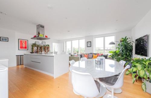 Maida Vale Apartment | Spacious and Bright 4 Bedroom Flat