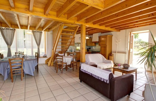 Les Salles Cottage | Spacious and charming accommodation for 10 with garden and pets allowed