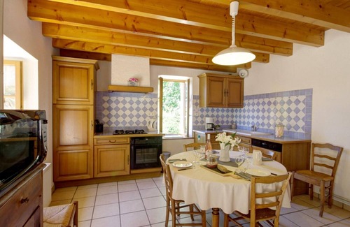 Les Salles Cottage | Spacious and charming accommodation for 10 with garden and pets allowed