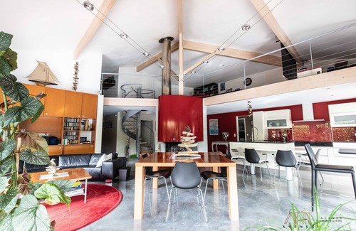 Lege-Cap-Ferret House | Spacious and contemporary interior and equally pleasant woodsy exterior