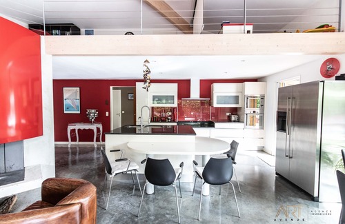 Lege-Cap-Ferret House | Spacious and contemporary interior and equally pleasant woodsy exterior