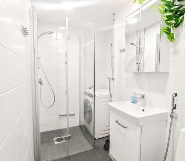 Myyrmaki Apartment | Spacious and Comfy Apartment, 15 Mins from Airport, 17 Minutes to City Center