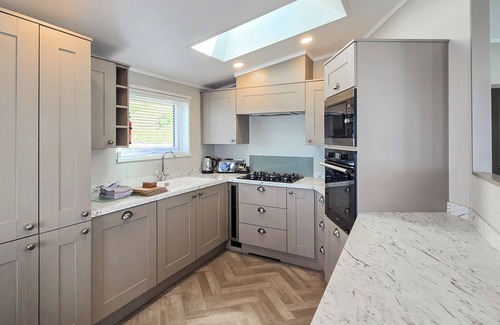 Lendalfoot Ski Chalet | Spacious and luxurious lodge situated on the sea front.