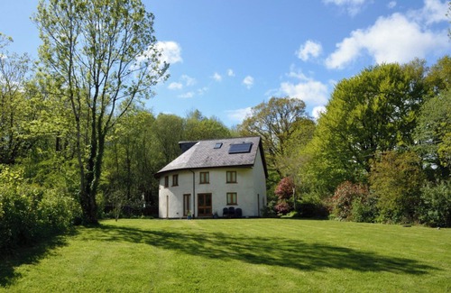Llandovery Cottage | Spacious and luxurious eco-friendly detached house for 8 set in rural Carmarthenshire.