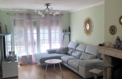 Vitry-sur-Seine House | Spacious and modern 4 bedroom 2 bathroom House with garden ideal fir families