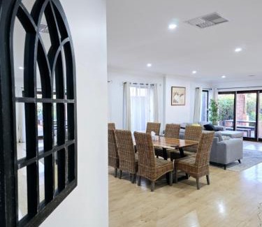 Williams Landing House | Spacious and stylish house, close to Metro, fully AC