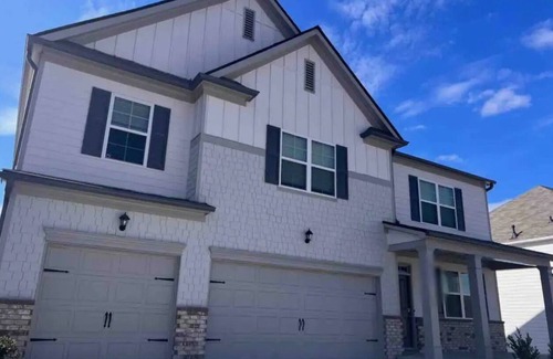 Cliftondale House | Spacious and Stylish Stay in the Suburbs of Atlanta