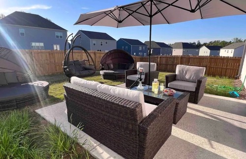 Cliftondale House | Spacious and Stylish Stay in the Suburbs of Atlanta