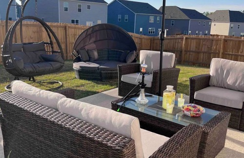 Cliftondale House | Spacious and Stylish Stay in the Suburbs of Atlanta