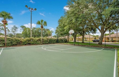 Haines City Apartment | Spacious apartment 3/2 with Pool, jacuzzi, gym bbq área, in lovely Kissimmee FL.