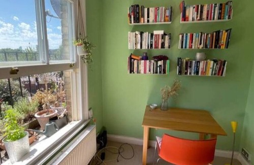 Hackney Downs Apartment | Spacious Apartment in Stoke Newington