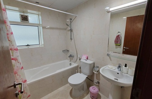 Al Khan Apartment | Spacious Apartment with AC, WiFi in Sharjah and direct access to Dubai