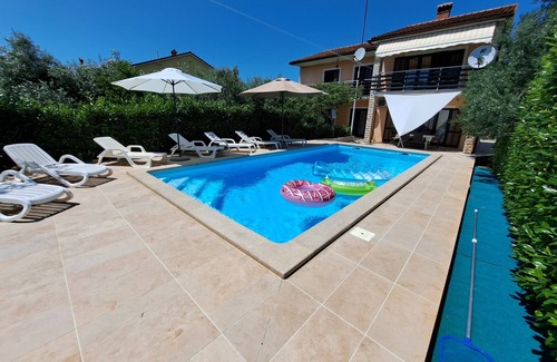 Valdebek Apartment | Spacious apartment with big pool close to Pula