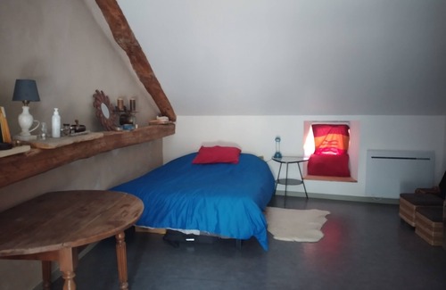 Compregnac Bed & Breakfast | Spacious attic room in a guest house