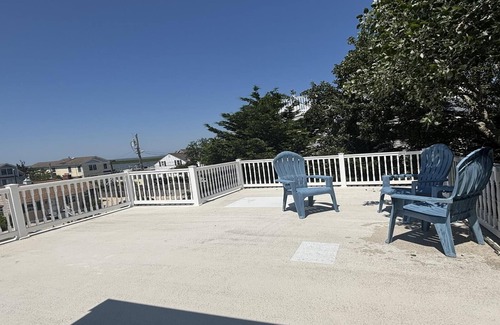 Beach Haven Gardens House | Spacious bay block 6 bedroom 4 bath home in Beach Haven Gardens