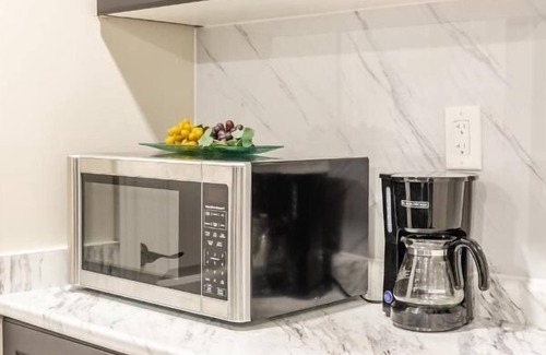 Central Erin Mills House | Spacious Basement in Mississauga