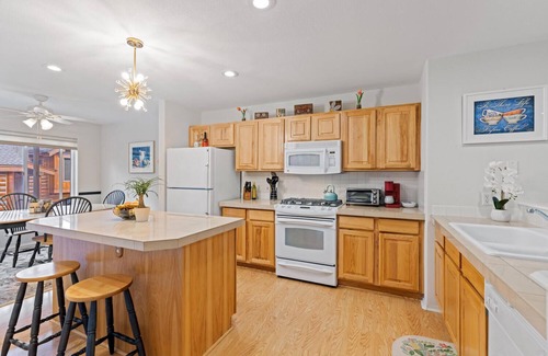 Frisco House | Spacious, bright Frisco 3BD 3BA with beautiful views 1 block from center of town