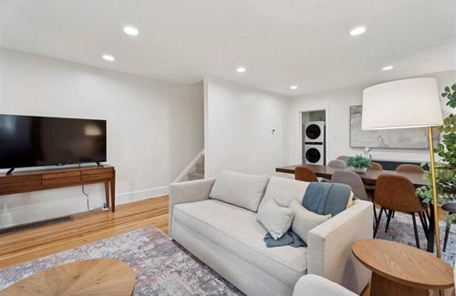 Ardmore House | Spacious, bright, renovated and on the Main Line!