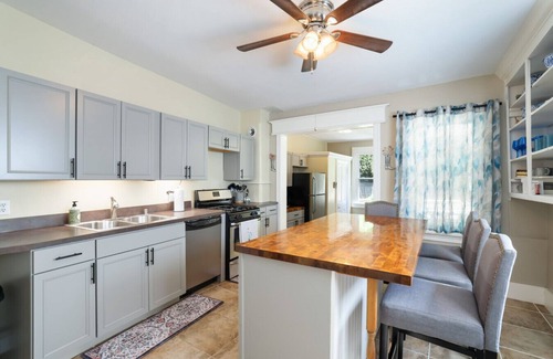 Ashfield House | Spacious Broadway Home Downtown Western Modern Charm