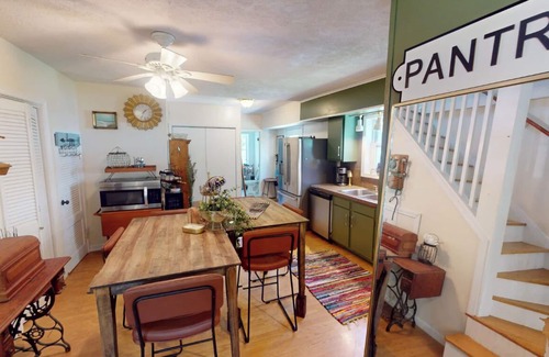 Romulus House | Spacious Bungalow with Private Lake Access. Stay with E.V.E