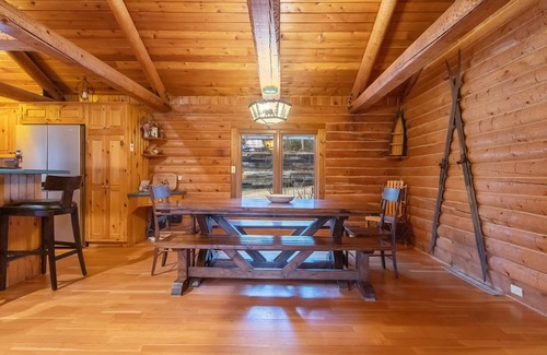 Lutsen Cabin | Spacious cabin 7 min from Lutsen Mountain ski hill & cross country ski trails