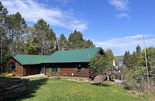 Lutsen Cabin | Spacious cabin 7 min from Lutsen Mountain ski hill & cross country ski trails