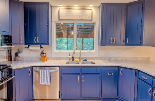 Dickel House | Spacious Cabin to Relax in