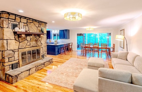 Dickel House | Spacious Cabin to Relax in