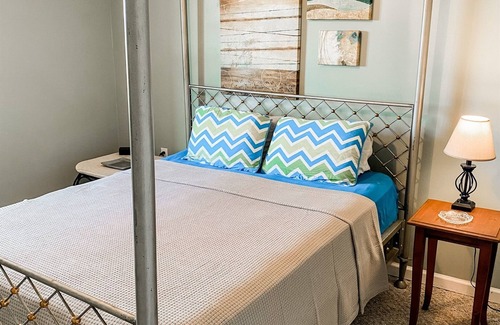 Cypremort Point Cabin | Spacious Camp+Canal for Fishing/Boat+Beautiful Bay Views! 1.5 mi to Beach+Launch