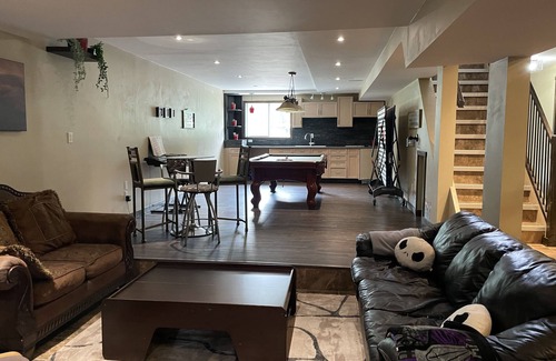 Parkland County Ski Chalet | Spacious Chalet with hot tub 5 mins from beach -sleeps 14