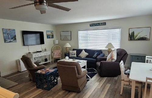 Golden Beach Condo | Spacious Charming 2-bedroom Condo in Venice with Private Beach Access