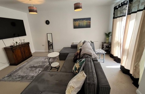 Darley Abbey Apartment | Spacious Comfortable Central Derby 2-bed Apartment