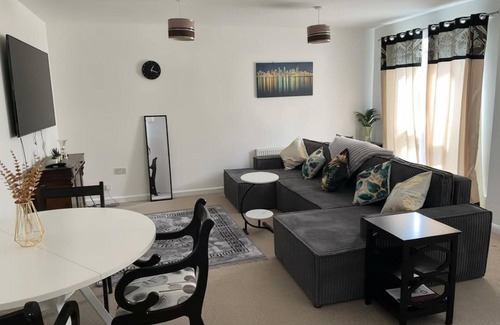 Darley Abbey Apartment | Spacious Comfortable Central Derby 2-bed Apartment