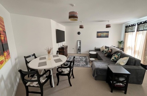 Darley Abbey Apartment | Spacious Comfortable Central Derby 2-bed Apartment