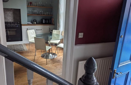 Headingley House | Spacious, Comfortable Georgian 4 brd Home, Headingly Stadium, Leeds Uni & Arena.