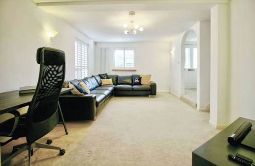 Matfield Cottage | Spacious comfy cottage in the middle of a beautiful Kent village.