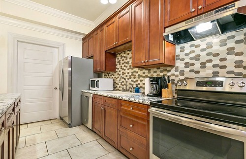 Faubourg Lafayette Condo | Spacious Condos in Downtown NOLA