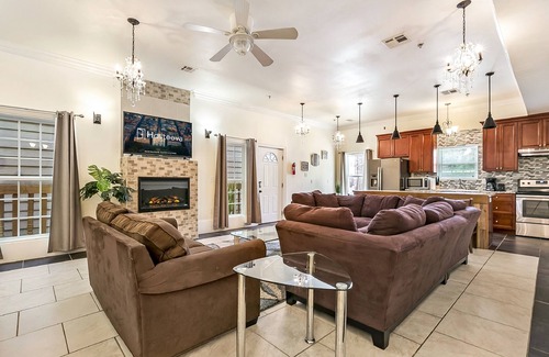 Faubourg Lafayette Condo | Spacious Condos in Downtown NOLA