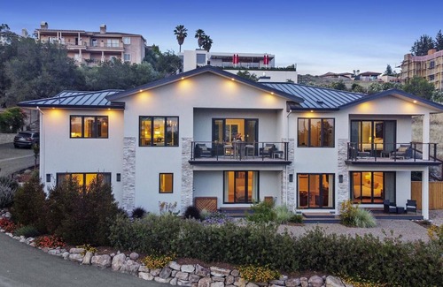 Napa Villa | Spacious, contemporary home with views over the Silverado Resort Golf Course.