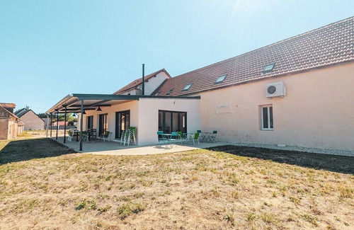 Argy Cottage | Spacious cottage for 15, comfort and nature in Berry