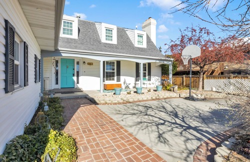 Orem House | Spacious Country Style Home with Gourmet Kitchen, perfect for large groups!